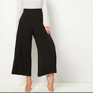 NWOT. High Rise Pleated Culotte Pants.